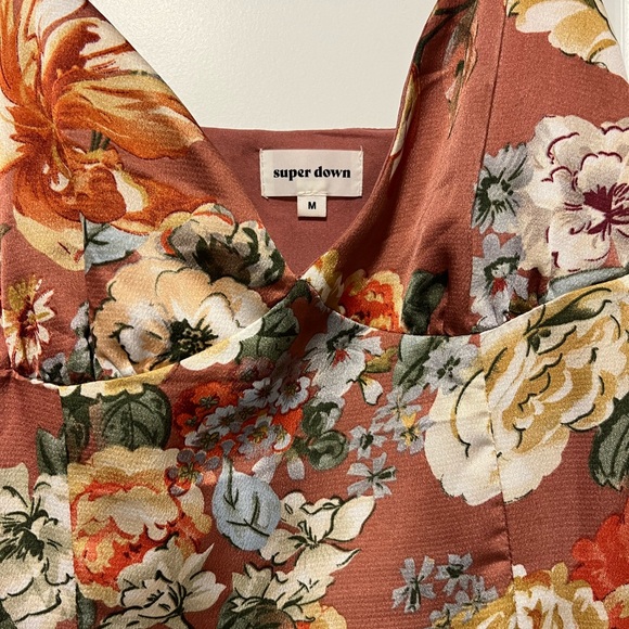 superdown Asymmetrical Ruffle Dress in Nude Floral size M - Picture 5 of 6